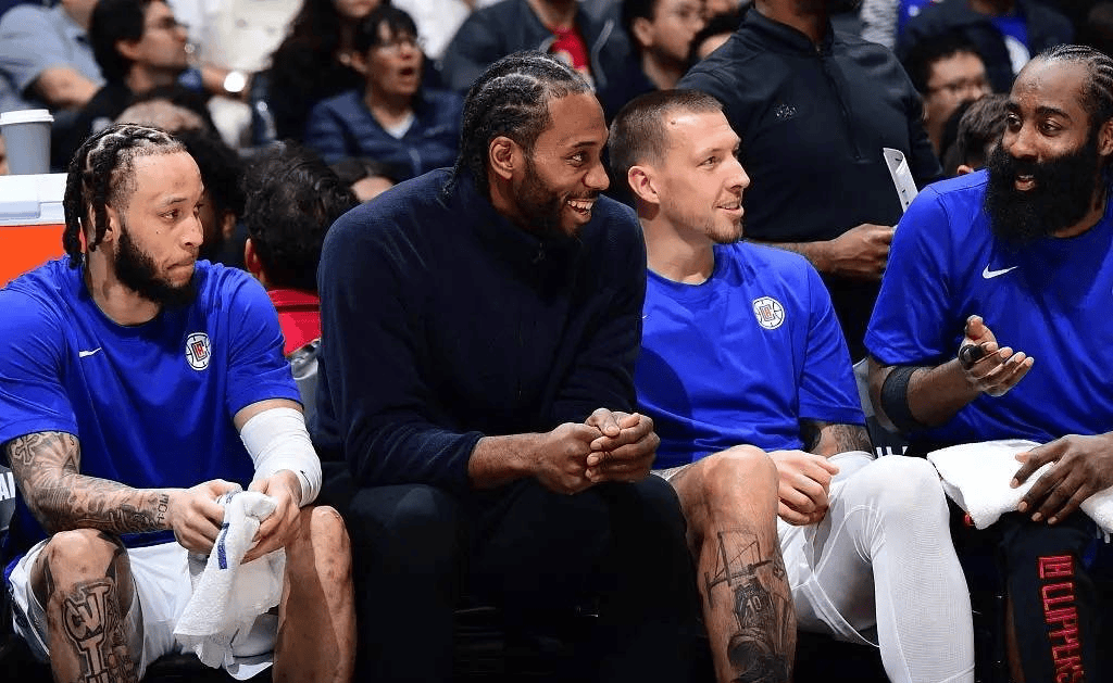 记者：西海岸外援戴维森返回巴西接受鼻梁手术，恢复期3个月（记者称西海岸外援戴维森回巴西进行鼻梁手术，预计三个月康复）