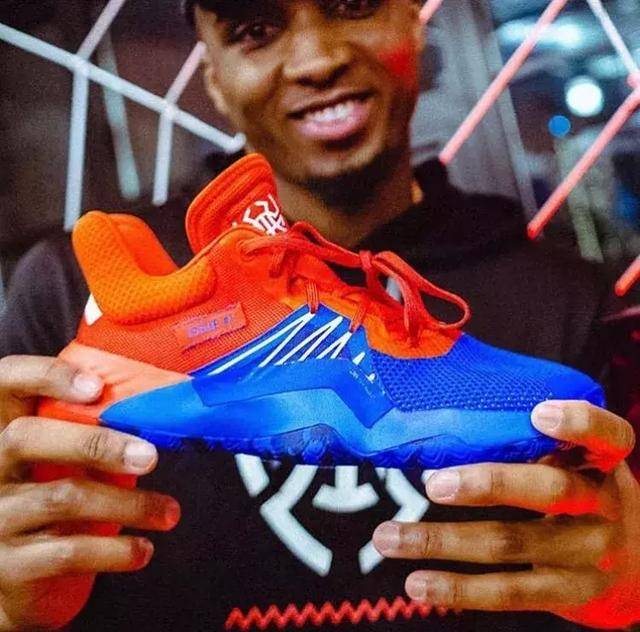 记者：罗马联系法比奥-席尔瓦团队，但若吉拉西离队他将留下（记者：罗马已接触法比奥-席尔瓦团队，若吉拉西离队他将选择留队）