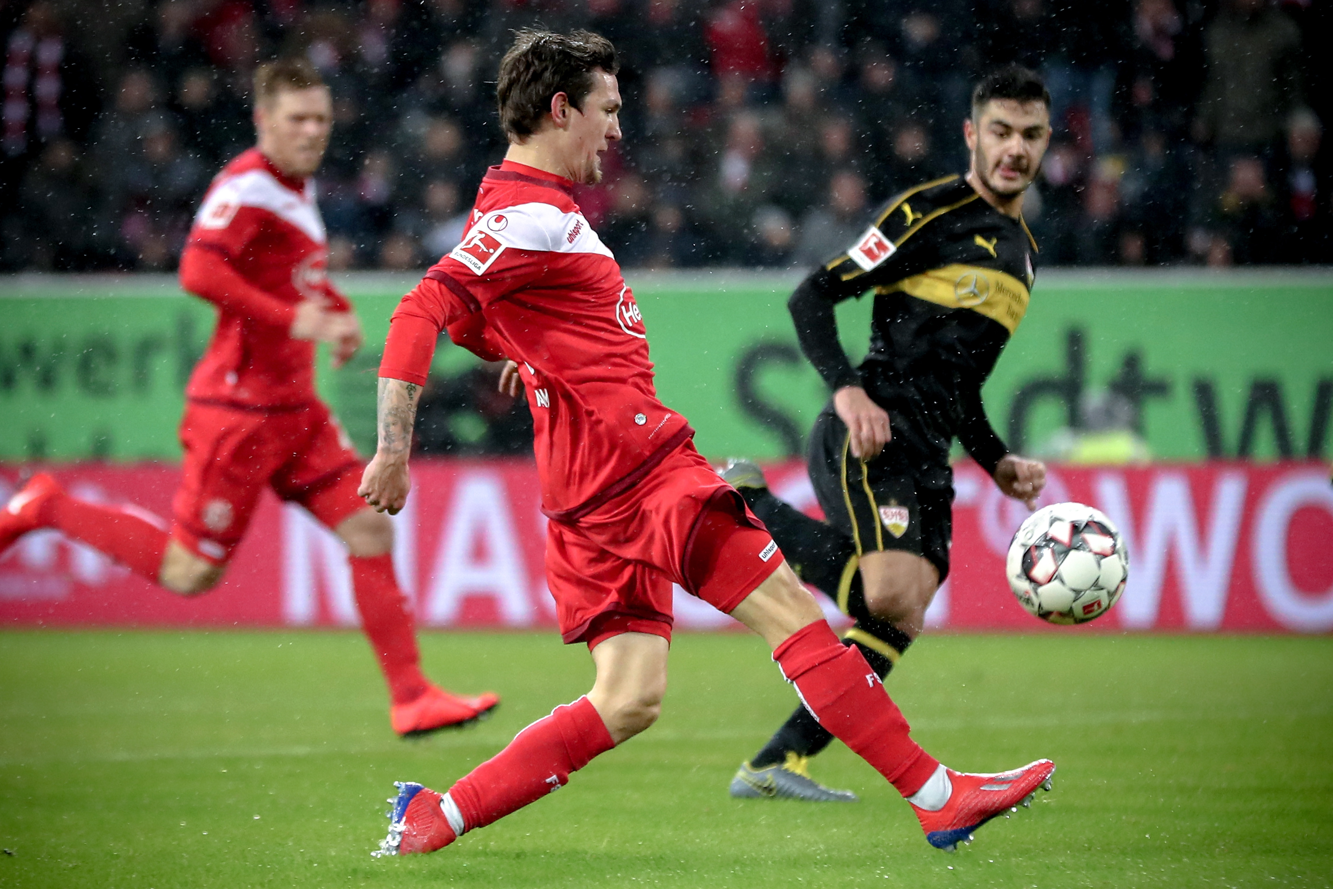 先发出场的表现堪称灾难，湖人接下来还是别搞这种骚操作了？（首发表现堪称灾难，湖人是否该叫停这种操作？）